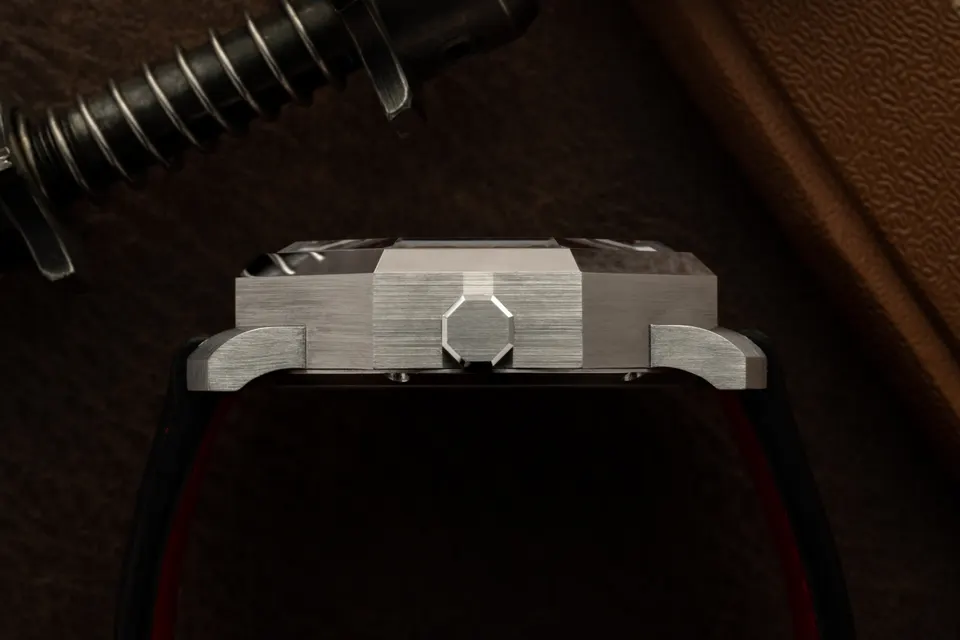 The case in profile — brushed and polished 316L